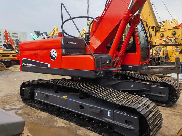 Original Korea made Used Doosan DX225LC DX225 Crawler Used Excavators 25t Working Good Model - מחפר סורק: תמונה 5 Original Korea made Used Doosan DX225LC DX225 Crawler Used Excavators 25t Working Good Model - מחפר סורק: תמונה 5