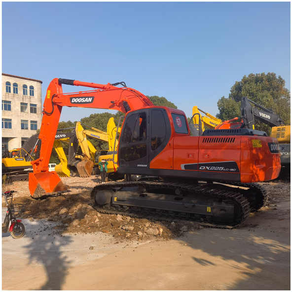 Original Used Excavators Doosan Dx225 Crawler Excavator 22 ton doosan DX22LC used Korea made Doosan excavator - מחפר סורק: תמונה 1 Original Used Excavators Doosan Dx225 Crawler Excavator 22 ton doosan DX22LC used Korea made Doosan excavator - מחפר סורק: תמונה 1