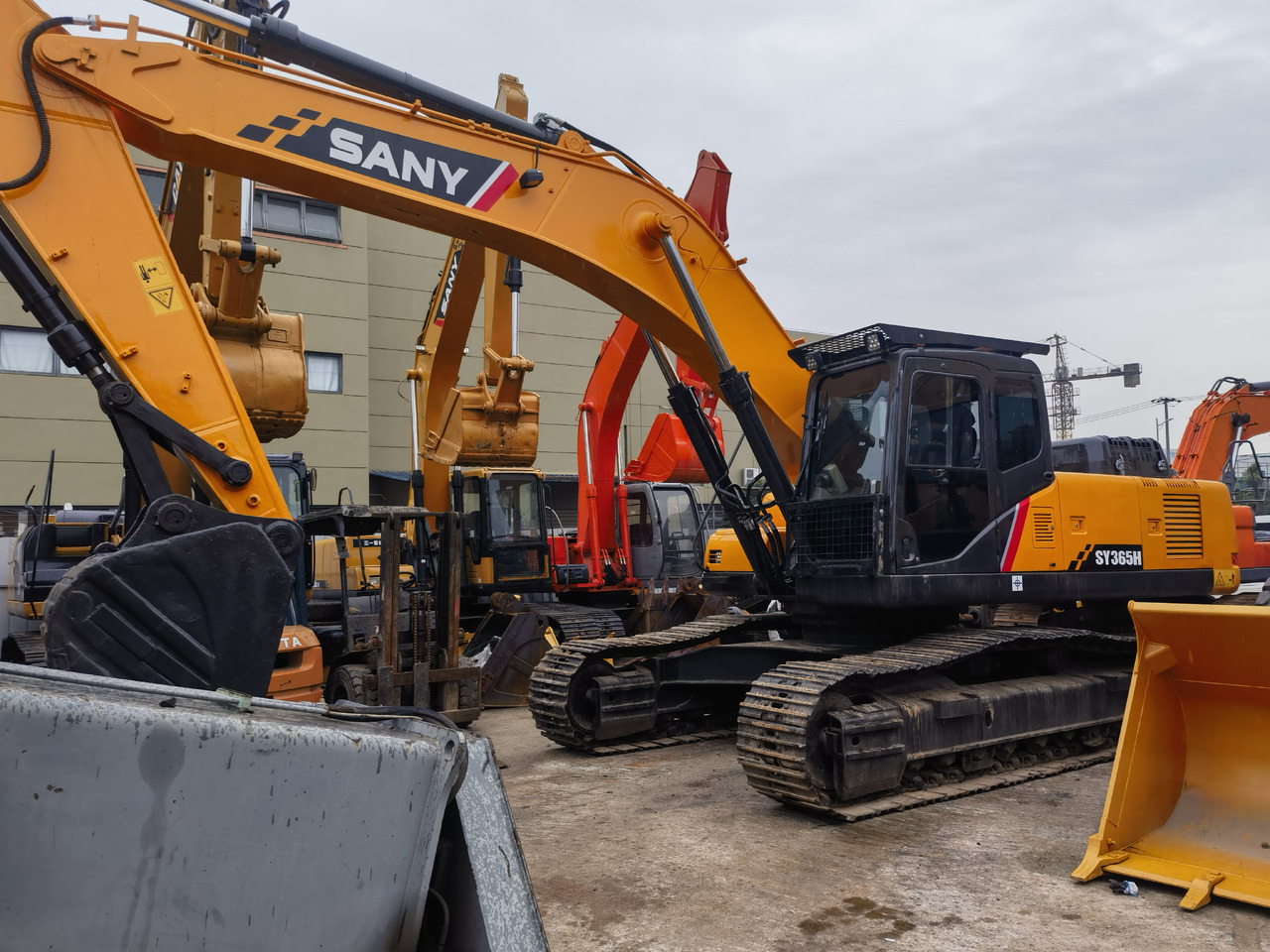 SANY 365H Excavator - מחפר סורק: תמונה 2 SANY 365H Excavator - מחפר סורק: תמונה 2