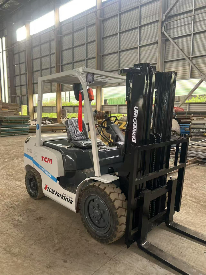 TCM FD30 Forklift - מלגזת סולר: תמונה 2 TCM FD30 Forklift - מלגזת סולר: תמונה 2