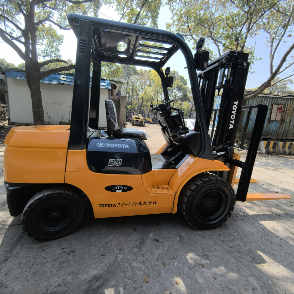 Toyota FD30 Forklift - מלגזת סולר: תמונה 3 Toyota FD30 Forklift - מלגזת סולר: תמונה 3