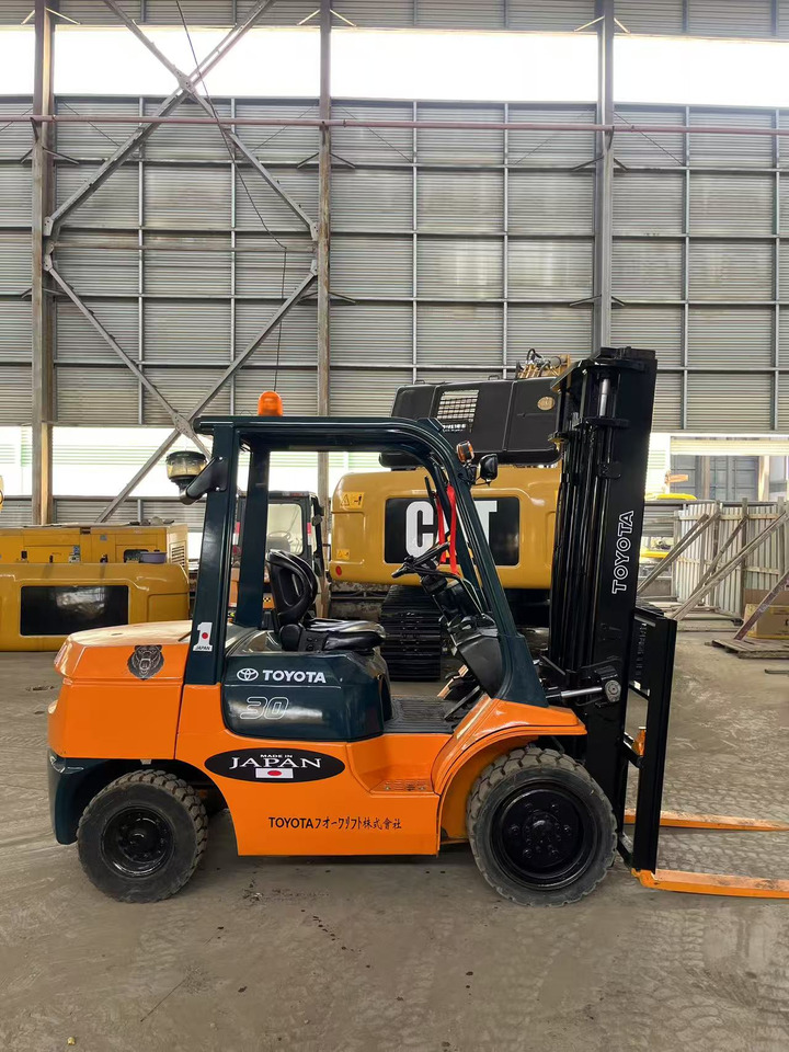 Toyota FD30 Forklift - מלגזת סולר: תמונה 3 Toyota FD30 Forklift - מלגזת סולר: תמונה 3