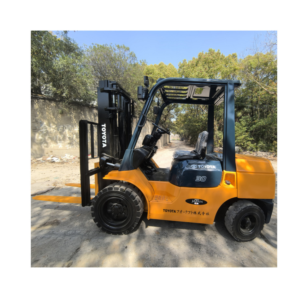 Toyota FD30 Forklift - מלגזת סולר: תמונה 2 Toyota FD30 Forklift - מלגזת סולר: תמונה 2