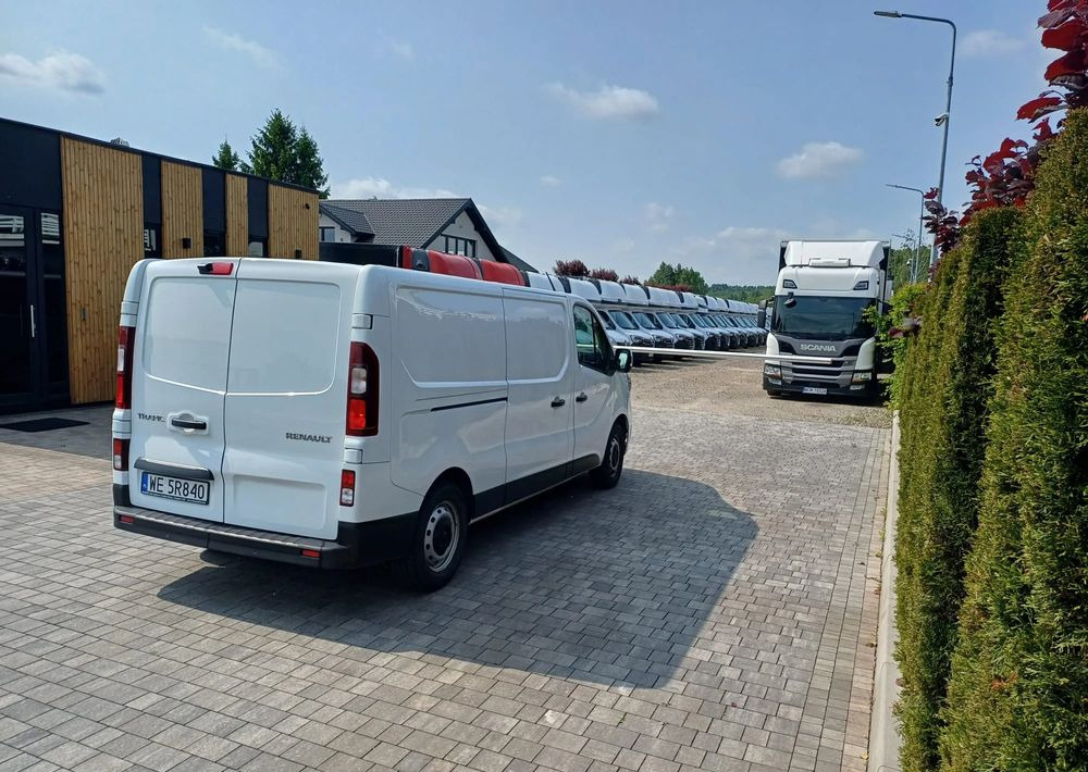 Renault Trafick - כלי רכב מסחרי עם לוח: תמונה 4 Renault Trafick - כלי רכב מסחרי עם לוח: תמונה 4