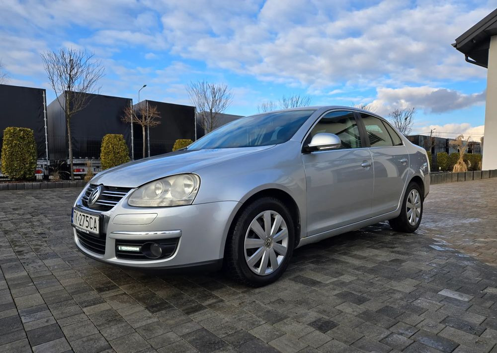Volkswagen Jetta 2.0 TDI Sportline - סדאן: תמונה 4 Volkswagen Jetta 2.0 TDI Sportline - סדאן: תמונה 4
