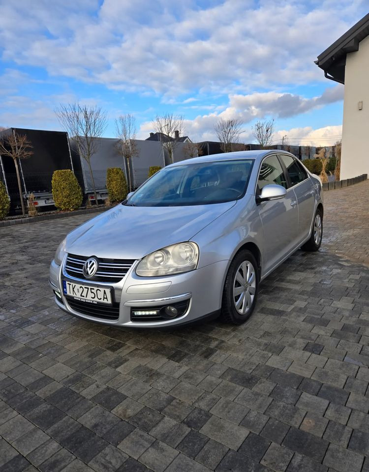 Volkswagen Jetta 2.0 TDI Sportline - סדאן: תמונה 2 Volkswagen Jetta 2.0 TDI Sportline - סדאן: תמונה 2