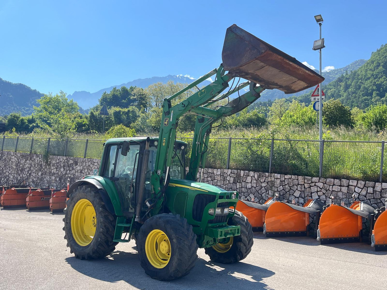 JOHN DEERE 6320 - טרקטור חקלאי: תמונה 3 JOHN DEERE 6320 - טרקטור חקלאי: תמונה 3