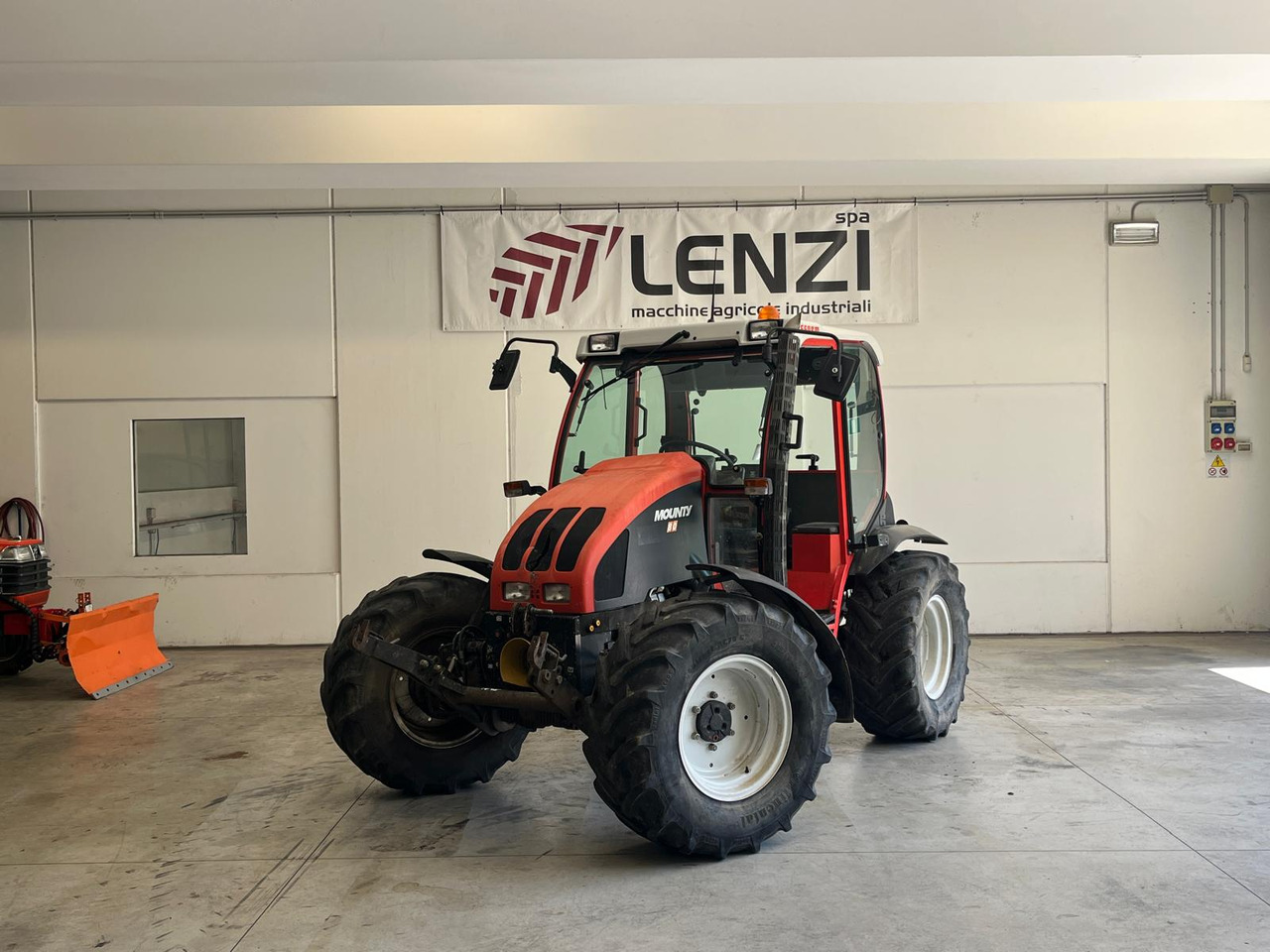 REFORM MOUNTY 80 - טרקטור חקלאי: תמונה 1 REFORM MOUNTY 80 - טרקטור חקלאי: תמונה 1