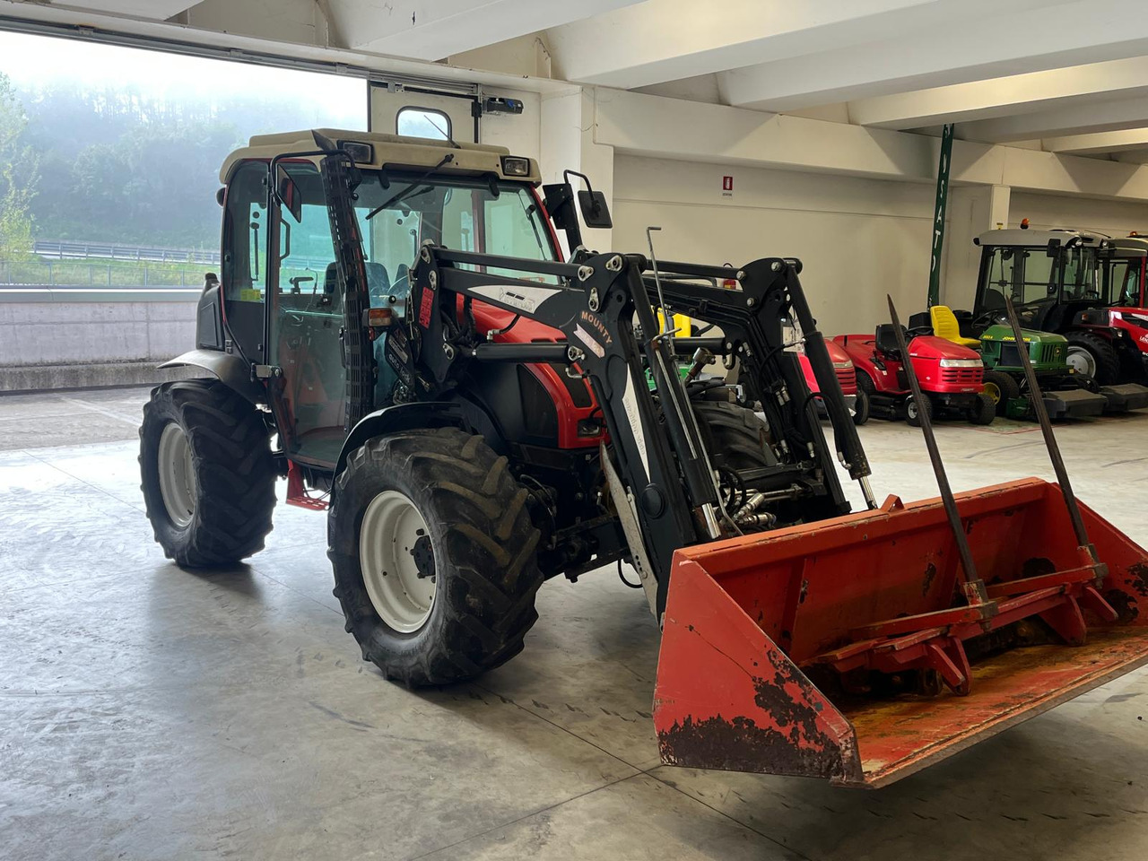 REFORM MOUNY 80S + CARICATORE HYDRAC - טרקטור חקלאי: תמונה 4 REFORM MOUNY 80S + CARICATORE HYDRAC - טרקטור חקלאי: תמונה 4