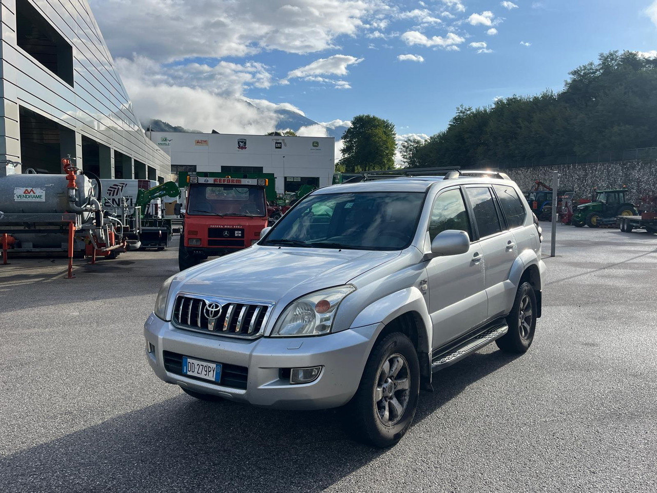 TOYOTA LAND CRUISER 4X4 3.0 D-4D - מכונית: תמונה 2 TOYOTA LAND CRUISER 4X4 3.0 D-4D - מכונית: תמונה 2
