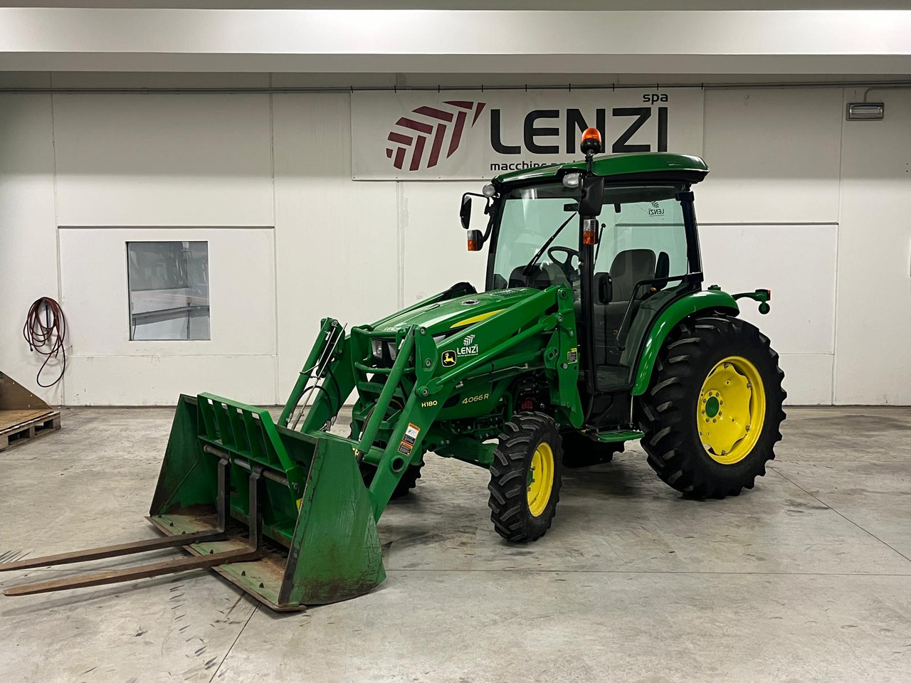 TRATTORE JOHN DEERE 4066 R ( IDROSTATICO ) - טרקטור חקלאי: תמונה 1 TRATTORE JOHN DEERE 4066 R ( IDROSTATICO ) - טרקטור חקלאי: תמונה 1