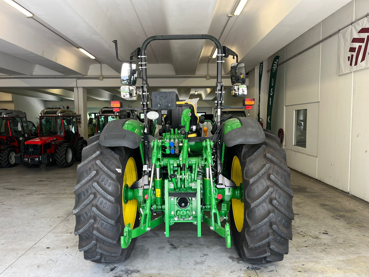 TRATTORE JOHN DEERE 5100 M - טרקטור חקלאי: תמונה 5 TRATTORE JOHN DEERE 5100 M - טרקטור חקלאי: תמונה 5