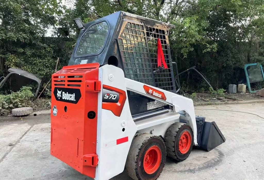 Bobcat S 70 - מעמיס היגוי החלקה: תמונה 4 Bobcat S 70 - מעמיס היגוי החלקה: תמונה 4