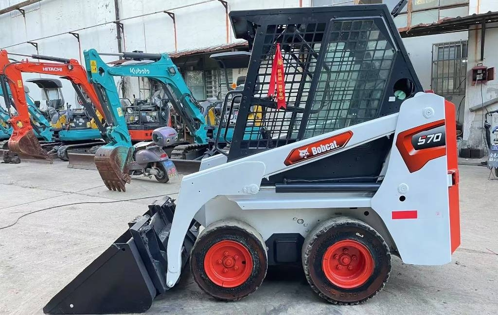 Bobcat S 70 - מעמיס היגוי החלקה: תמונה 1 Bobcat S 70 - מעמיס היגוי החלקה: תמונה 1