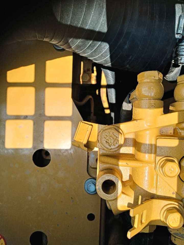 CAT 320 D - מחפר סורק: תמונה 2 CAT 320 D - מחפר סורק: תמונה 2