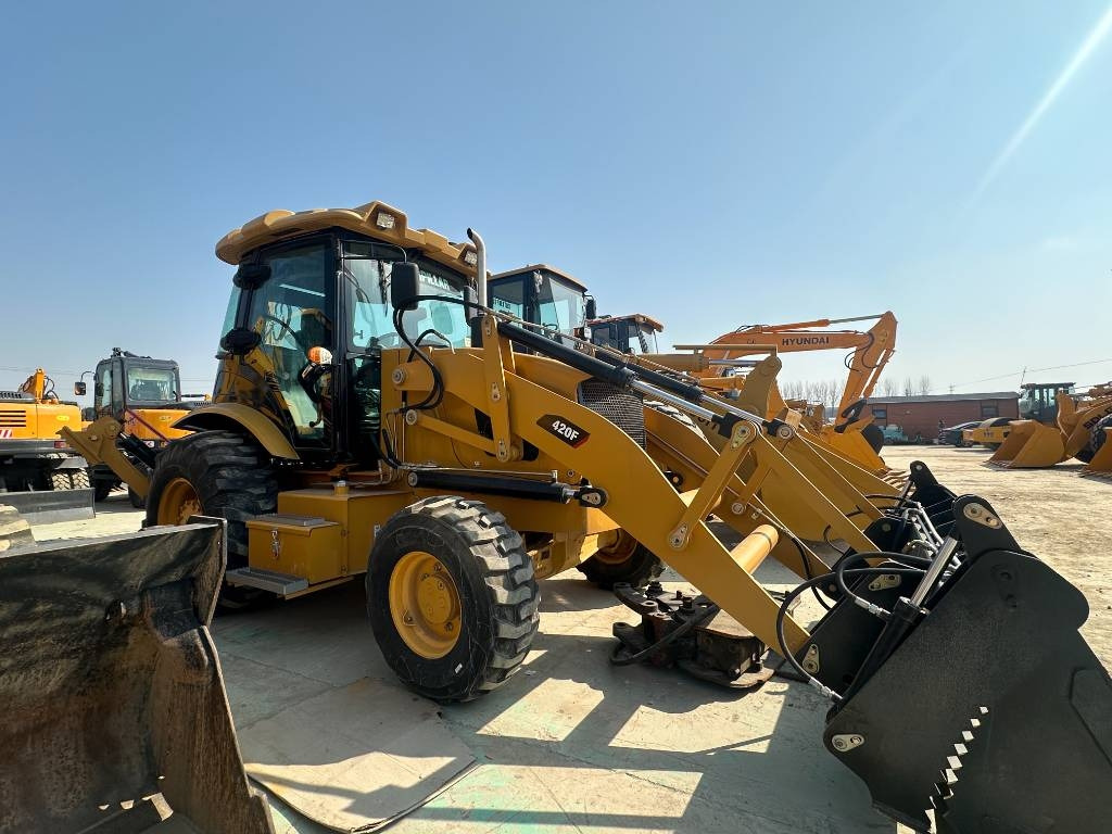 CAT 420 F - מחפרון: תמונה 1 CAT 420 F - מחפרון: תמונה 1