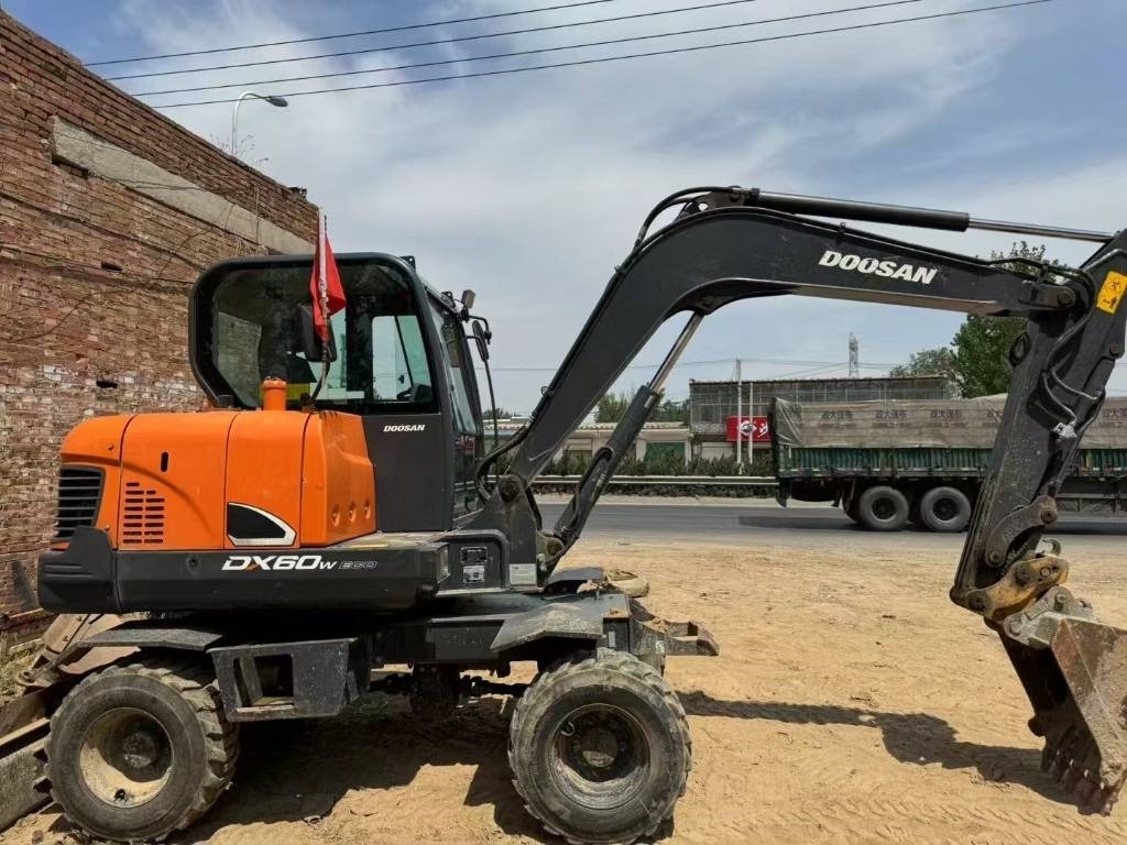 Doosan DX 60 - מיני מחפר: תמונה 1 Doosan DX 60 - מיני מחפר: תמונה 1