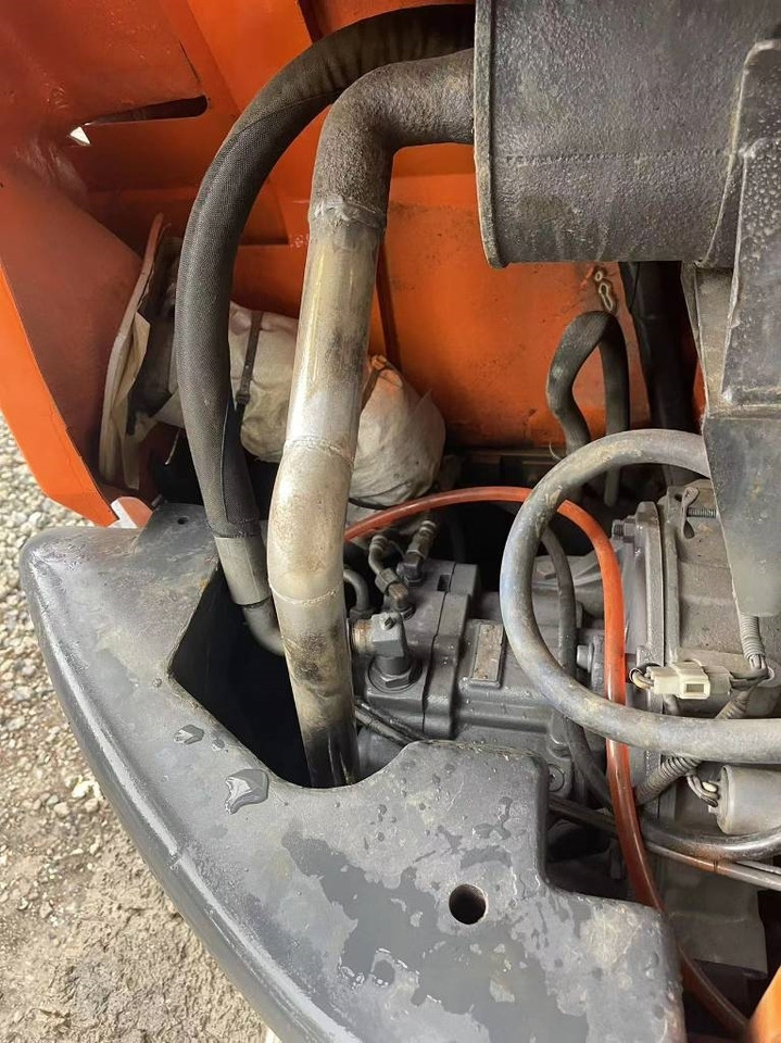 Hitachi 55 - מיני מחפר: תמונה 4 Hitachi 55 - מיני מחפר: תמונה 4