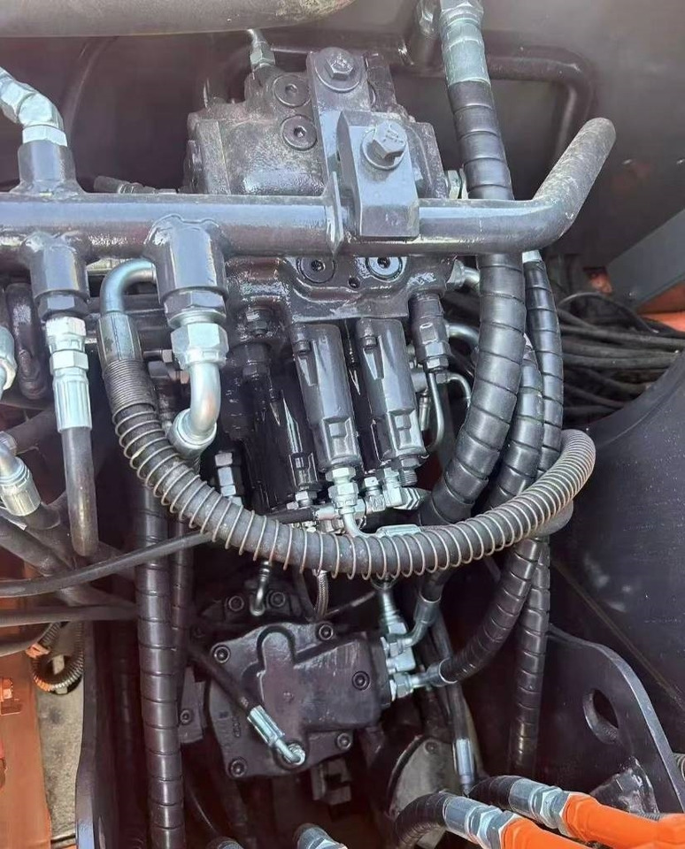 Hitachi 70 - מיני מחפר: תמונה 2 Hitachi 70 - מיני מחפר: תמונה 2