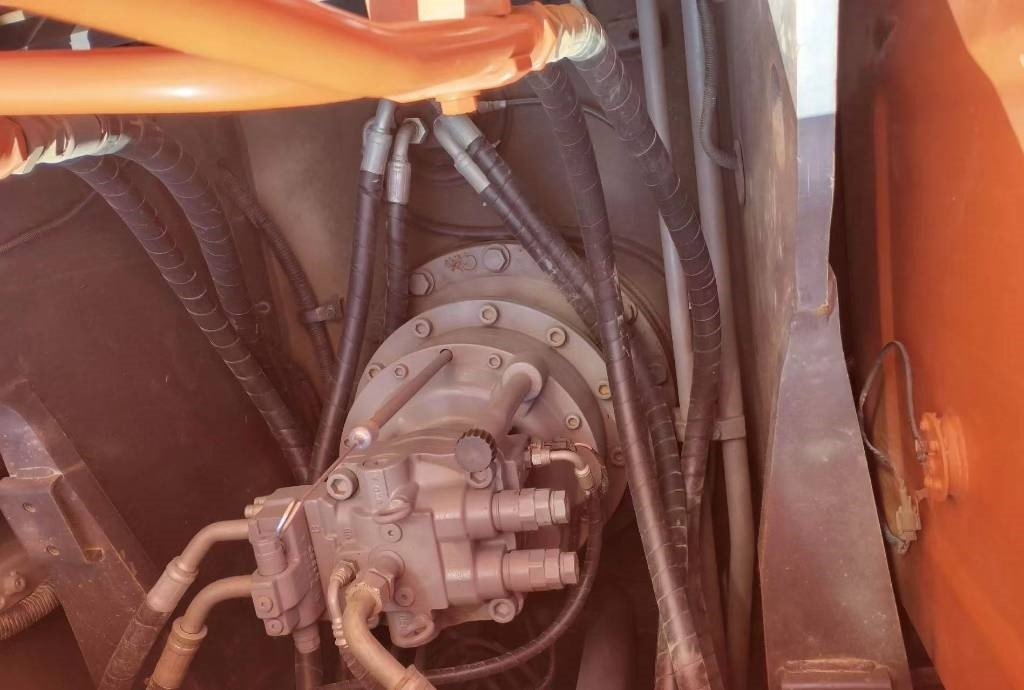 Hitachi ZX 240 - מחפר סורק: תמונה 5 Hitachi ZX 240 - מחפר סורק: תמונה 5