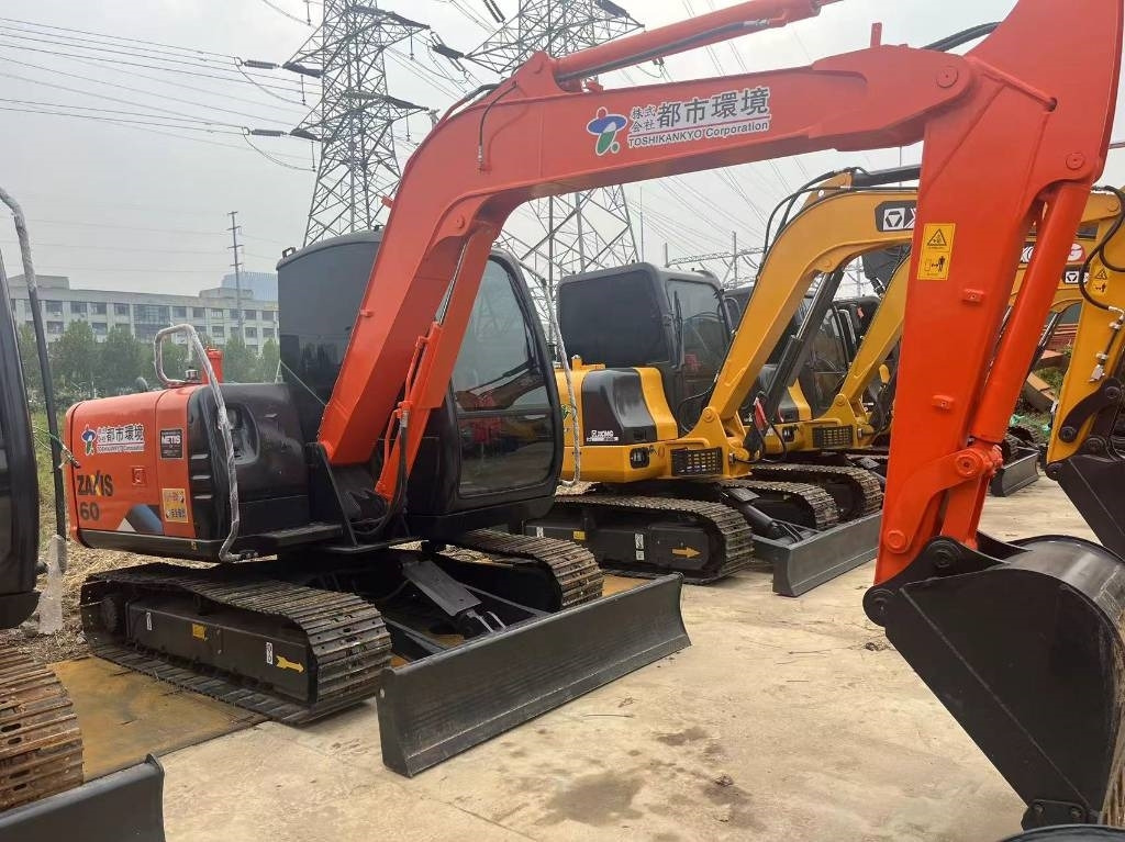 Hitachi ZX 60 - מיני מחפר: תמונה 1 Hitachi ZX 60 - מיני מחפר: תמונה 1