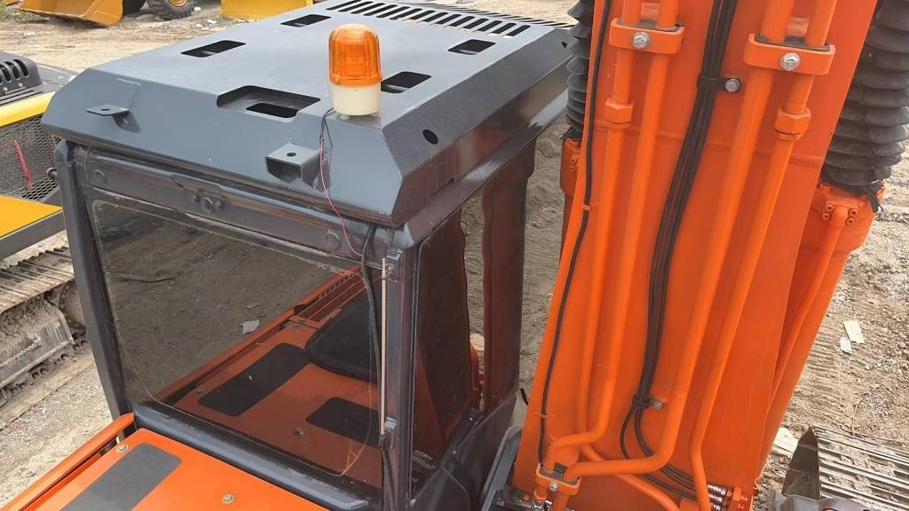 Hitachi Zaxis 210 H-3 - מחפר סורק: תמונה 4 Hitachi Zaxis 210 H-3 - מחפר סורק: תמונה 4