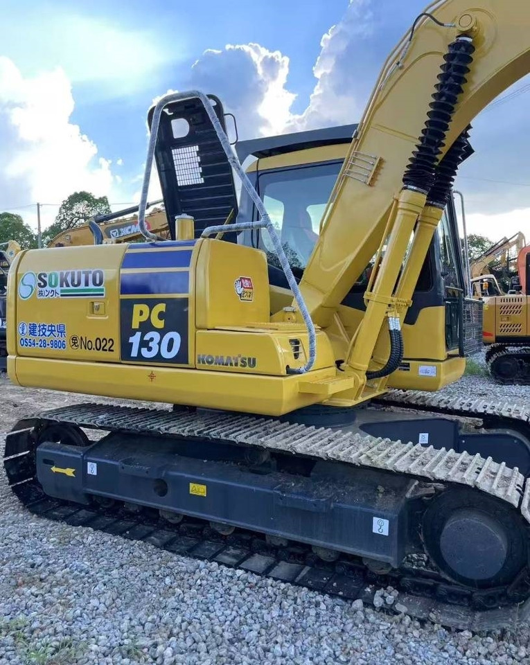 מיני מחפר Komatsu PC 130: תמונה 1