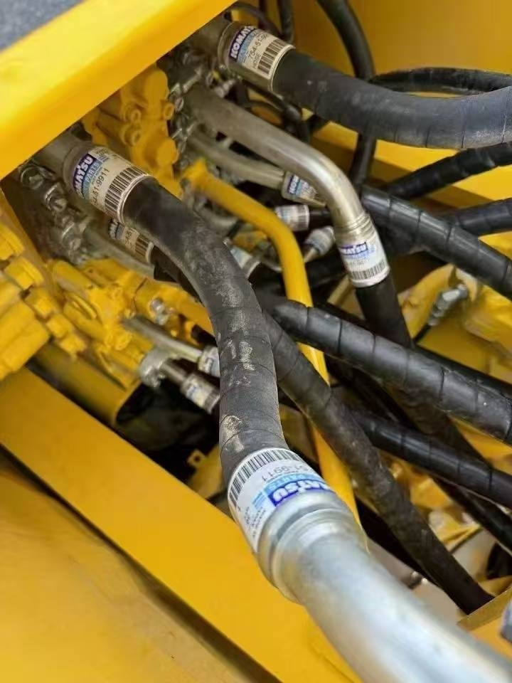Komatsu PC 220 - מחפר סורק: תמונה 4 Komatsu PC 220 - מחפר סורק: תמונה 4