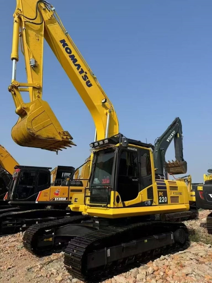 Komatsu PC 220 - מחפר סורק: תמונה 1 Komatsu PC 220 - מחפר סורק: תמונה 1