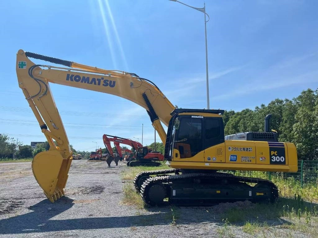Komatsu PC 300 - מחפר סורק: תמונה 1 Komatsu PC 300 - מחפר סורק: תמונה 1