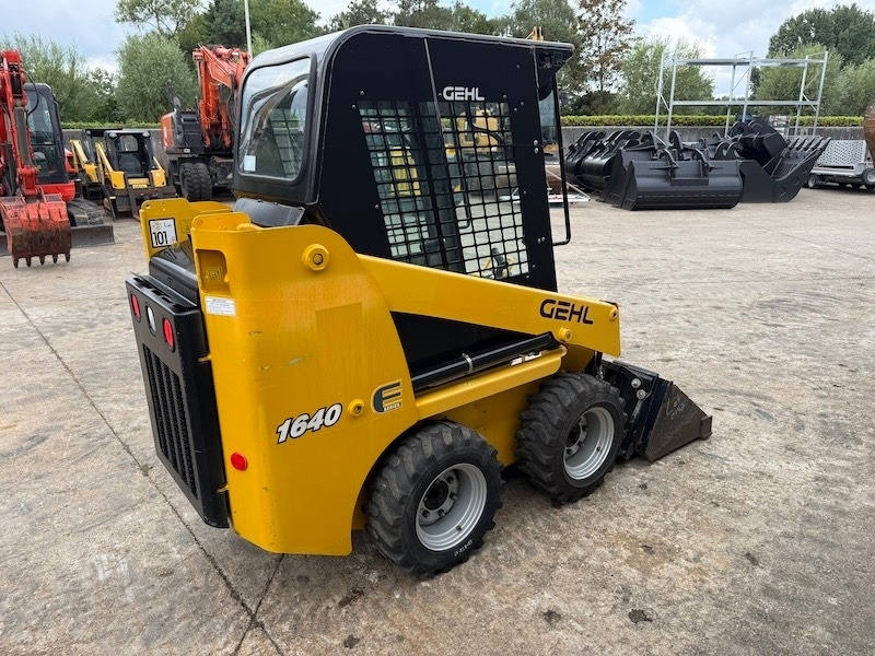Gehl 1640 - מעמיס היגוי החלקה: תמונה 5 Gehl 1640 - מעמיס היגוי החלקה: תמונה 5