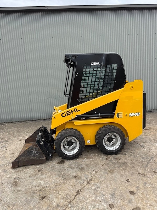 Gehl 1640 - מעמיס היגוי החלקה: תמונה 1 Gehl 1640 - מעמיס היגוי החלקה: תמונה 1