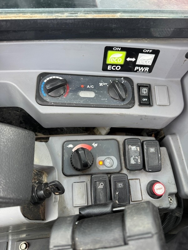 מיני מחפר Kubota KX 080-4: תמונה 9