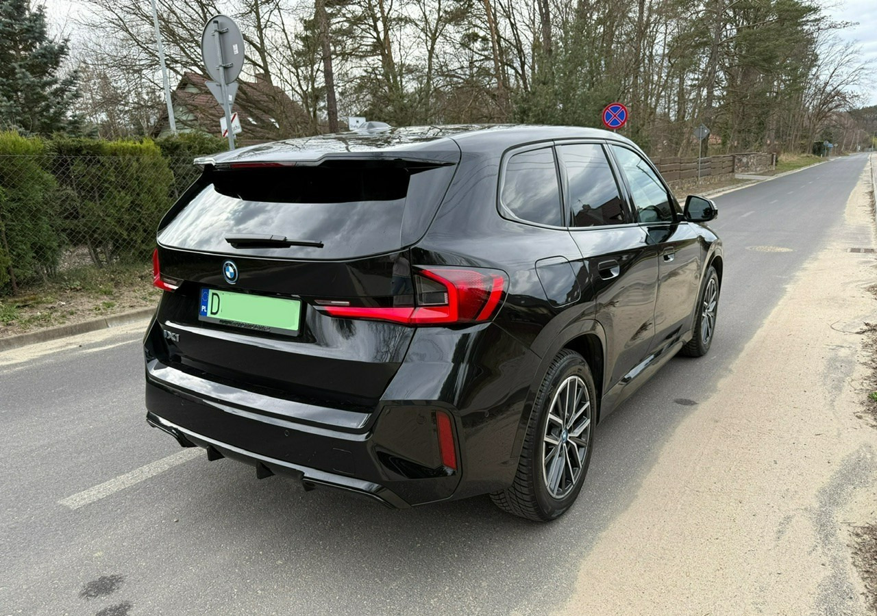 BMW X1 iX1 iX1 xDrive30 313KM M-Sport H/K Panorama AdaptiveLed Masaże Kam360 - SUV: תמונה 4 BMW X1 iX1 iX1 xDrive30 313KM M-Sport H/K Panorama AdaptiveLed Masaże Kam360 - SUV: תמונה 4