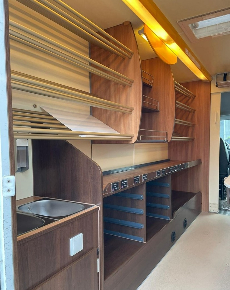 Fiat Ducato Autosklep piecz Gastronomiczny Food Truck Foodtruck sklep 132tkm Bor - משאית ממכר: תמונה 4 Fiat Ducato Autosklep piecz Gastronomiczny Food Truck Foodtruck sklep 132tkm Bor - משאית ממכר: תמונה 4