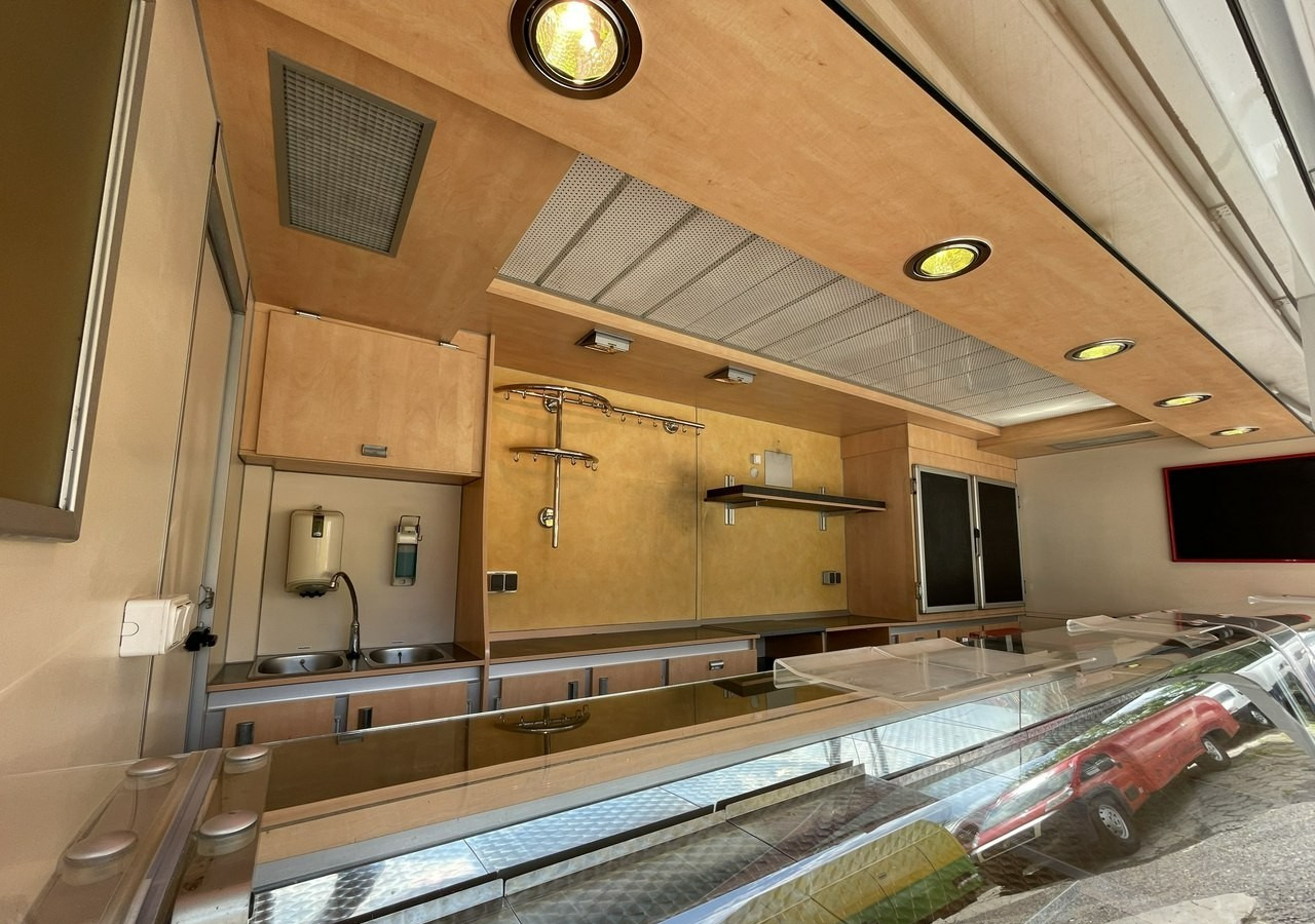 Fiat Ducato Autosklep wędlin Gastronomiczny Food Truck Foodtruck Sklep Borco - משאית ממכר: תמונה 2 Fiat Ducato Autosklep wędlin Gastronomiczny Food Truck Foodtruck Sklep Borco - משאית ממכר: תמונה 2