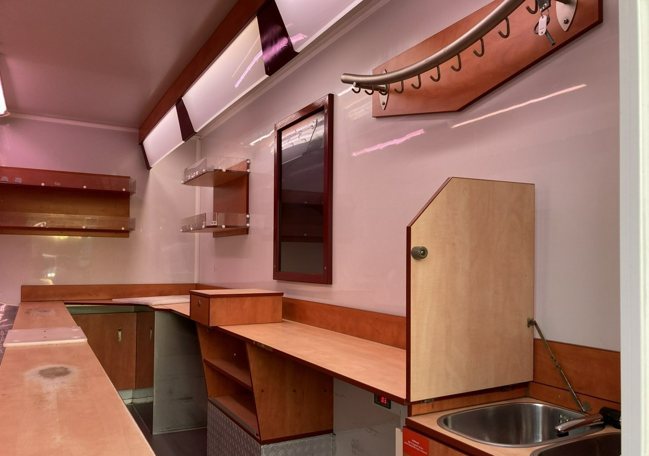 Inna Inny Autosklep wędlin Gastronomiczna food truck foodtruck sklep 2004 - קרון נגרר לממכר: תמונה 5 Inna Inny Autosklep wędlin Gastronomiczna food truck foodtruck sklep 2004 - קרון נגרר לממכר: תמונה 5