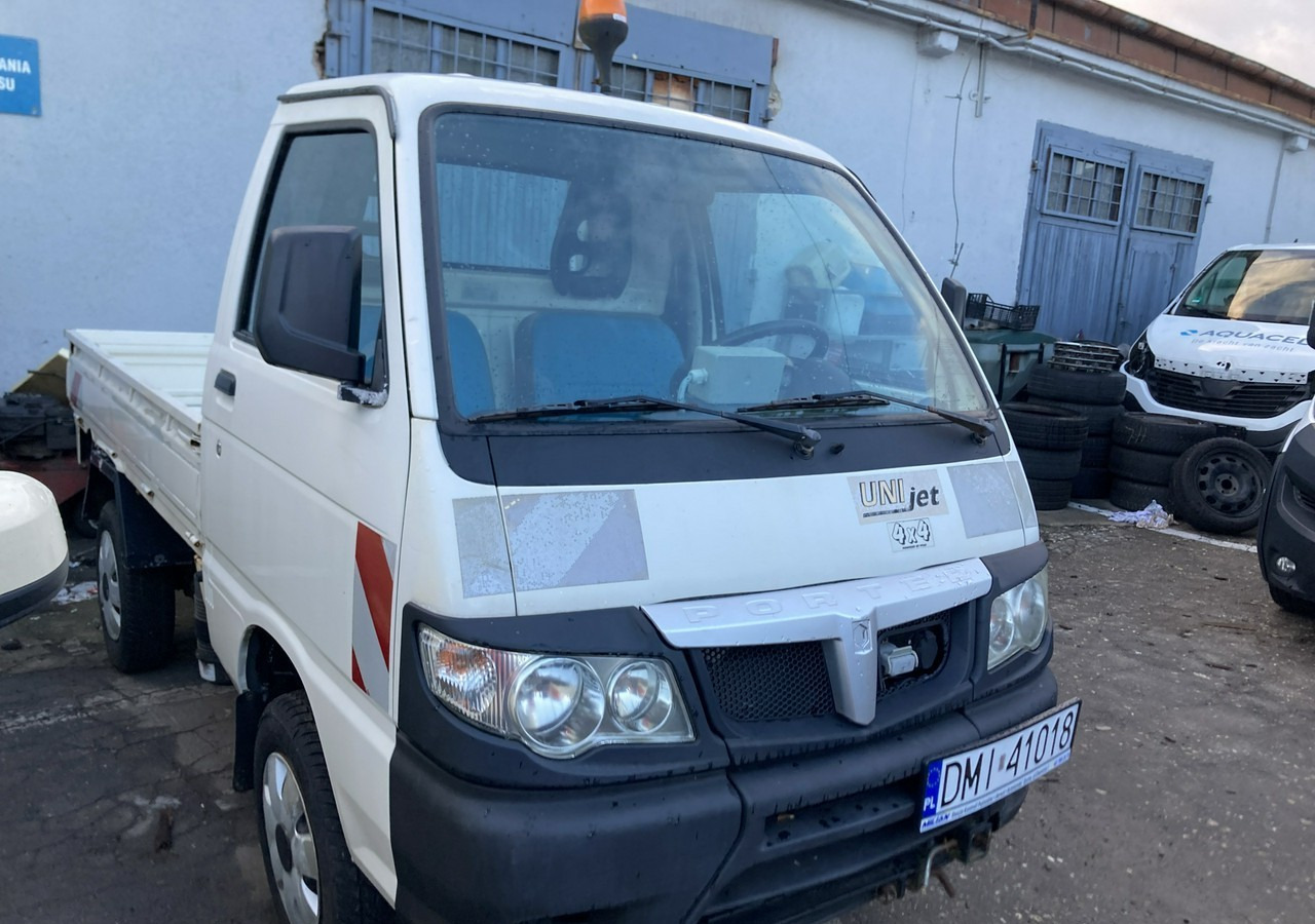 Inna Inny PFAU Piaggio Porter 4X4 Skrzynia odśnieżarka Pług 5655km 2012 - כלי רכב מסחרי במיטה שטוחה: תמונה 2 Inna Inny PFAU Piaggio Porter 4X4 Skrzynia odśnieżarka Pług 5655km 2012 - כלי רכב מסחרי במיטה שטוחה: תמונה 2