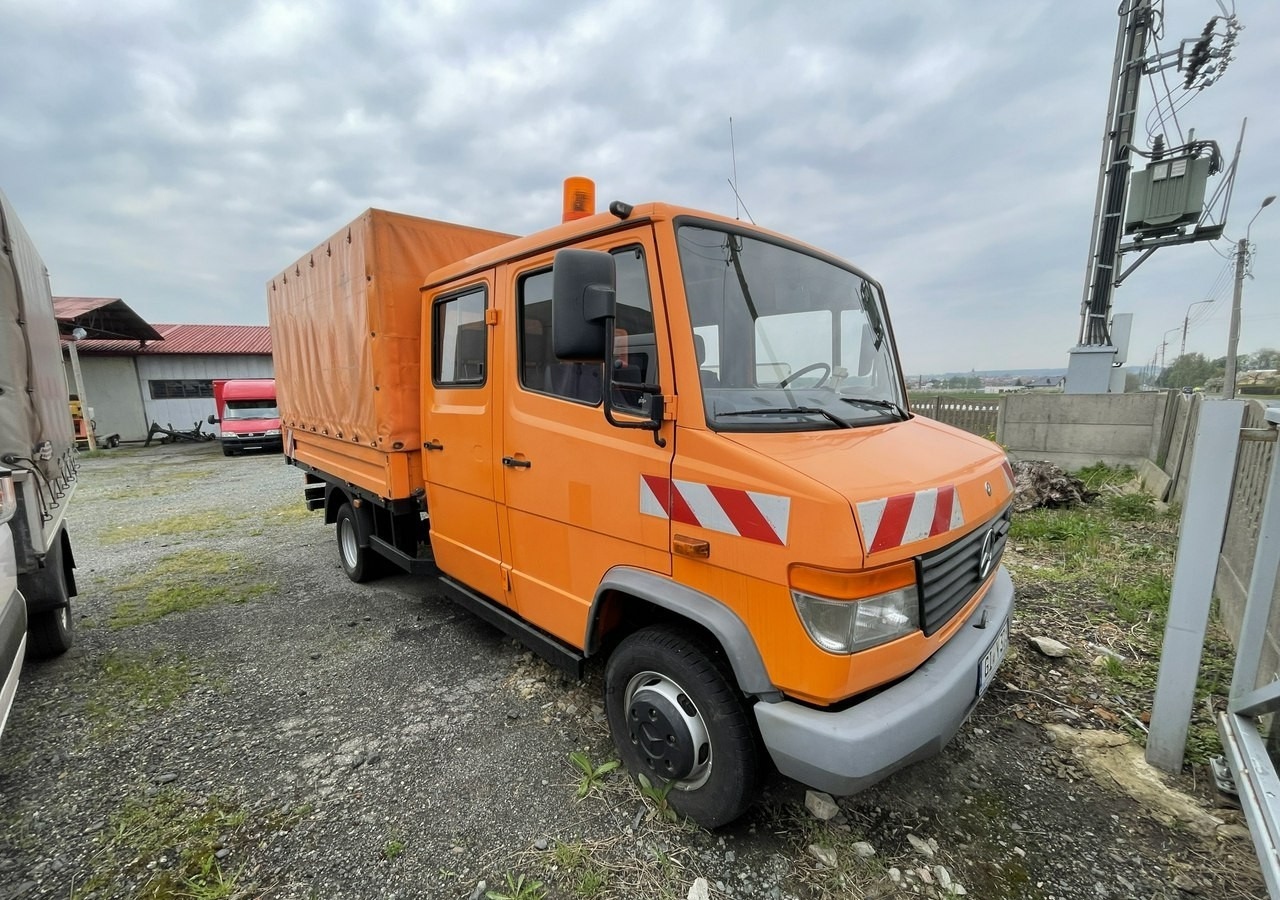 Mercedes-Benz Inny Mercedes-Benz Vario 614 Brygadówka skrzynia plandeka 6-oso doka dokka 2004 - משאית וילונות צד: תמונה 1 Mercedes-Benz Inny Mercedes-Benz Vario 614 Brygadówka skrzynia plandeka 6-oso doka dokka 2004 - משאית וילונות צד: תמונה 1