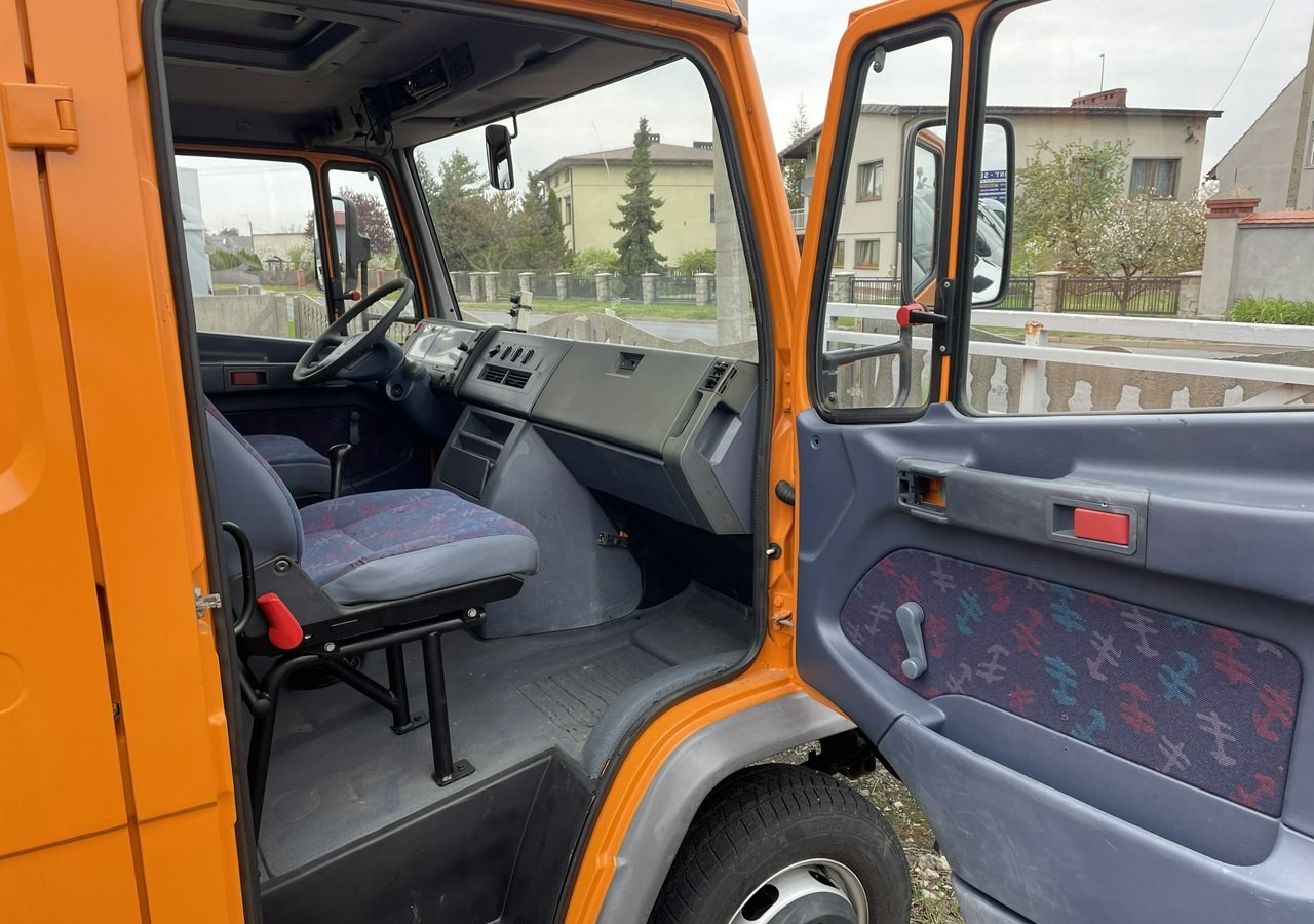 Mercedes-Benz Inny Mercedes-Benz Vario 614 Brygadówka skrzynia plandeka 6-oso doka dokka 2004 - משאית וילונות צד: תמונה 5 Mercedes-Benz Inny Mercedes-Benz Vario 614 Brygadówka skrzynia plandeka 6-oso doka dokka 2004 - משאית וילונות צד: תמונה 5