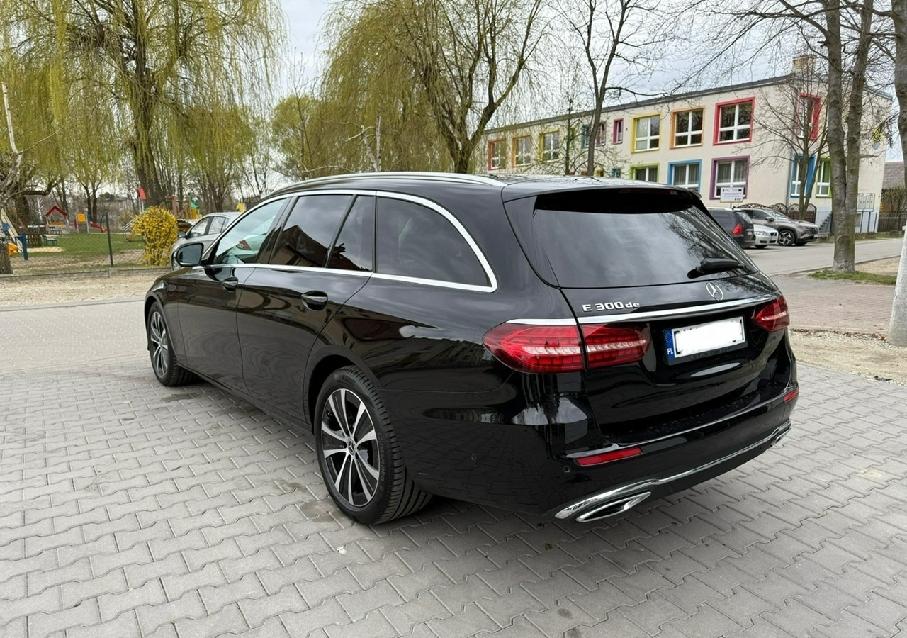 Mercedes-Benz Klasa E E300de EQ-Power Hybrid 50km na prądzie 2.0d 306KM Avantgarde Panoram - מכונית: תמונה 3 Mercedes-Benz Klasa E E300de EQ-Power Hybrid 50km na prądzie 2.0d 306KM Avantgarde Panoram - מכונית: תמונה 3