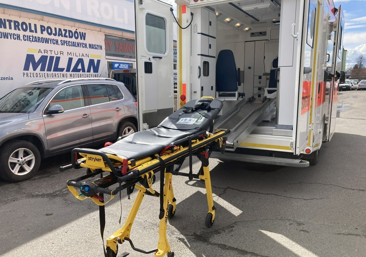 Mercedes-Benz Sprinter Sprinter 519 Karetka 4X4 Ambulans MODEL 2017 - אמבולנס: תמונה 1 Mercedes-Benz Sprinter Sprinter 519 Karetka 4X4 Ambulans MODEL 2017 - אמבולנס: תמונה 1