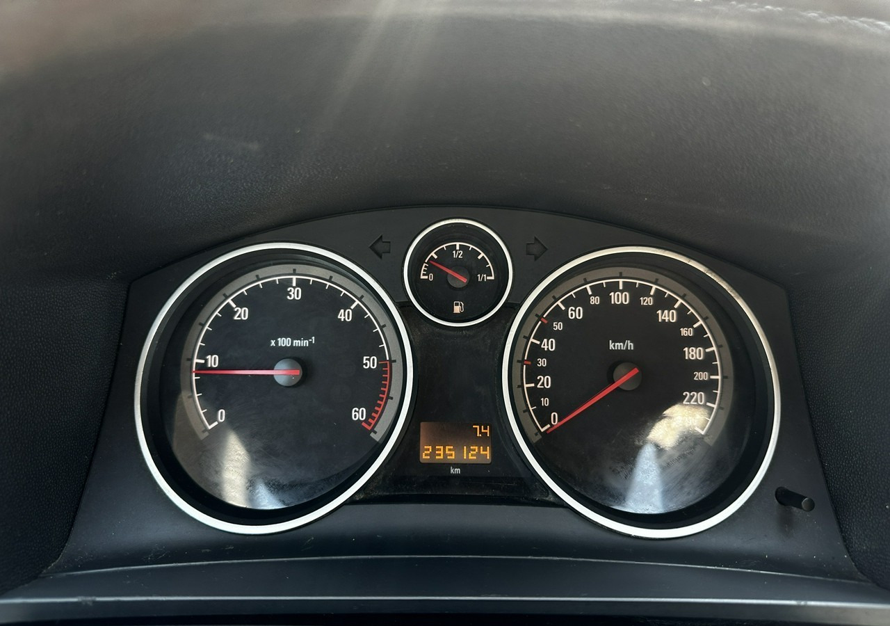Opel Zafira B Opel Zafira do przewozu osób Niepełnosprawnych inwalida rampa - מכונית: תמונה 5 Opel Zafira B Opel Zafira do przewozu osób Niepełnosprawnych inwalida rampa - מכונית: תמונה 5