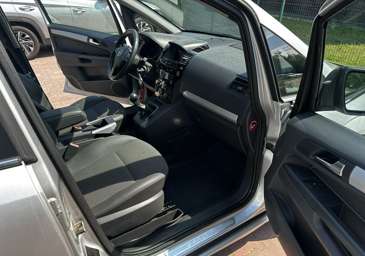 Opel Zafira B Opel Zafira do przewozu osób Niepełnosprawnych inwalida rampa - מכונית: תמונה 4 Opel Zafira B Opel Zafira do przewozu osób Niepełnosprawnych inwalida rampa - מכונית: תמונה 4