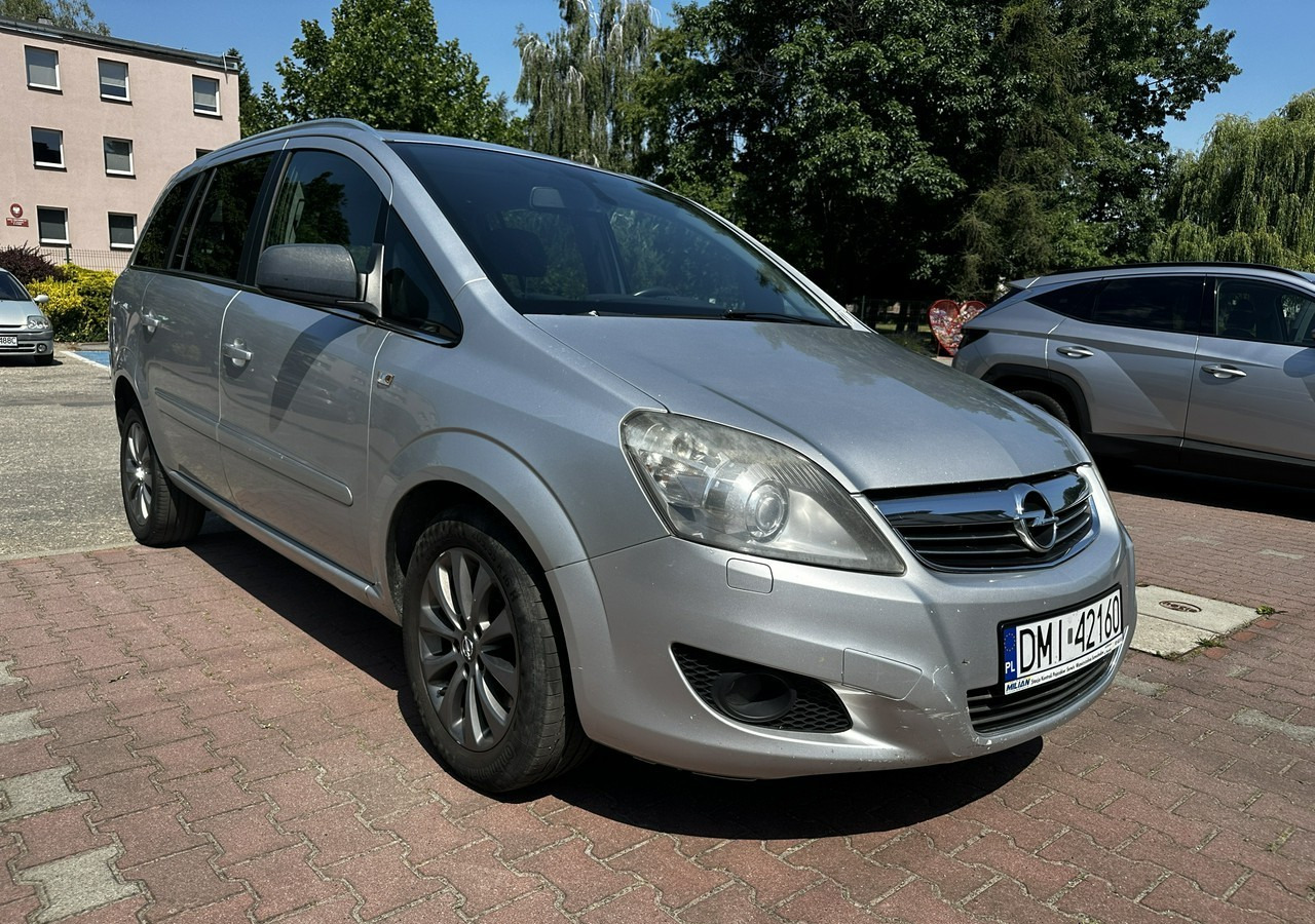 Opel Zafira B Opel Zafira do przewozu osób Niepełnosprawnych inwalida rampa - מכונית: תמונה 3 Opel Zafira B Opel Zafira do przewozu osób Niepełnosprawnych inwalida rampa - מכונית: תמונה 3