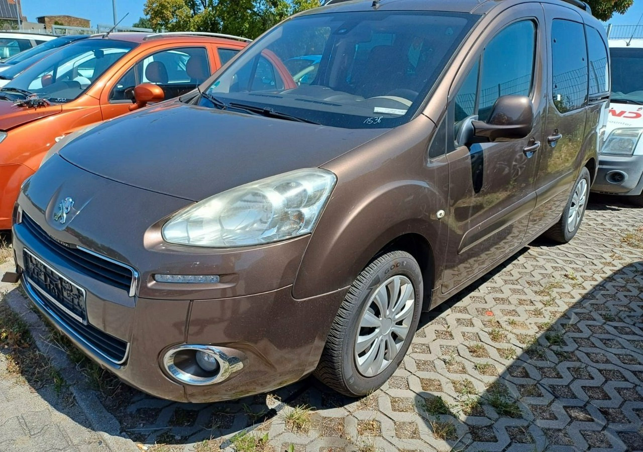Peugeot Partner II Peugeot Partner Tepee 100 Family Model 2013 - מכונית: תמונה 1 Peugeot Partner II Peugeot Partner Tepee 100 Family Model 2013 - מכונית: תמונה 1