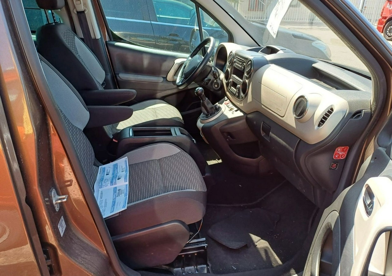 Peugeot Partner II Peugeot Partner Tepee 100 Family Model 2013 - מכונית: תמונה 2 Peugeot Partner II Peugeot Partner Tepee 100 Family Model 2013 - מכונית: תמונה 2