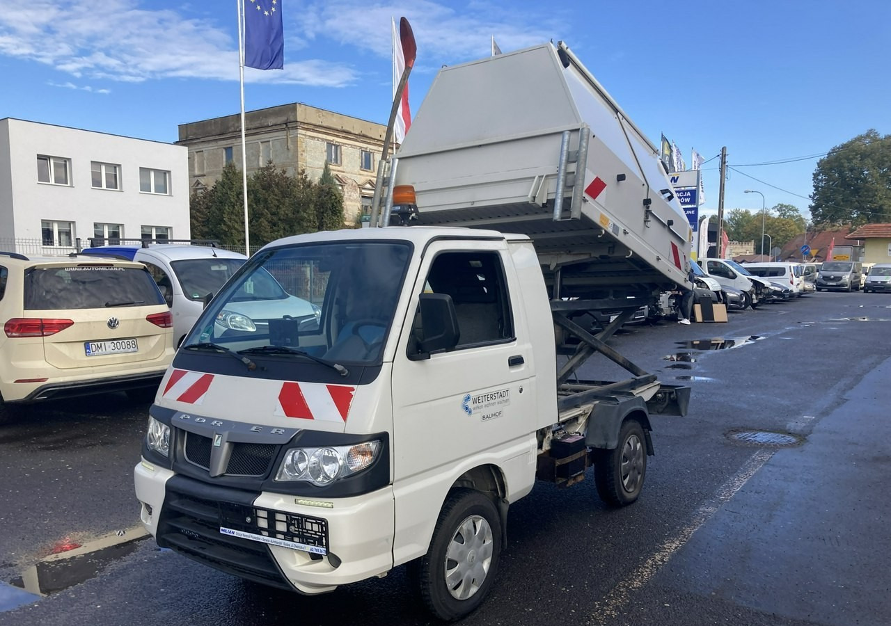 Piaggio Piaggio Porter Śmieciarka Wywrotka 2015 - משאית אשפה: תמונה 1 Piaggio Piaggio Porter Śmieciarka Wywrotka 2015 - משאית אשפה: תמונה 1