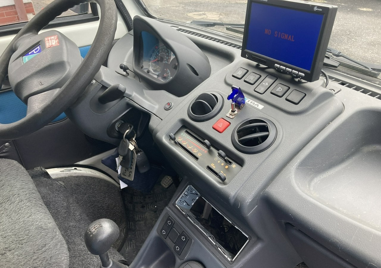 Piaggio Piaggio Porter Śmieciarka Wywrotka 2015 - משאית אשפה: תמונה 3 Piaggio Piaggio Porter Śmieciarka Wywrotka 2015 - משאית אשפה: תמונה 3