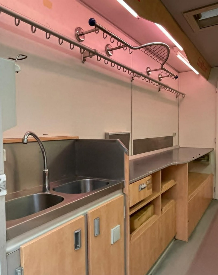 משאית ממכר Renault Master Autosklep Wędli Gastronomiczny food truck foodtruck sklep W-zasiBORC: תמונה 9